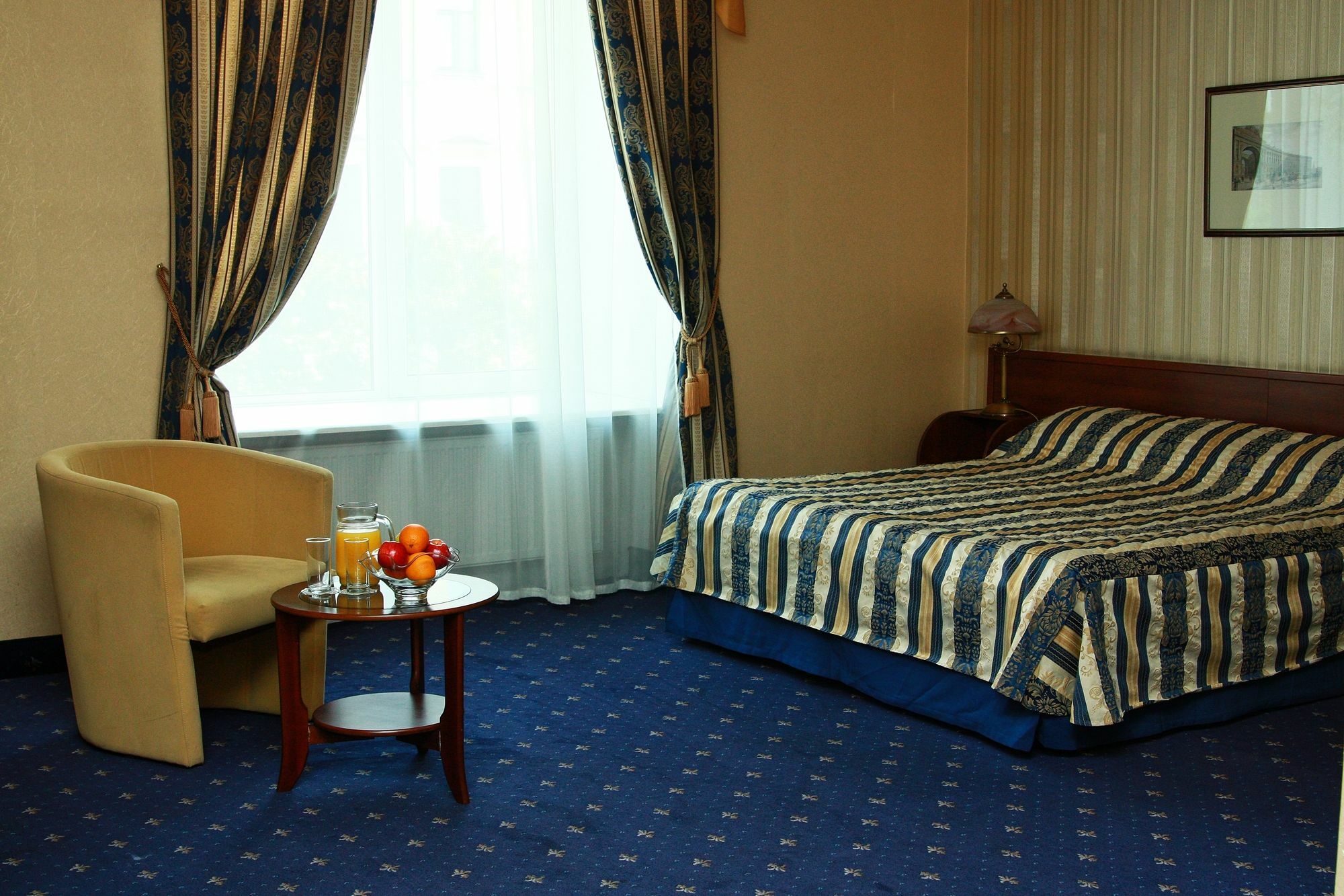 Belvedere Nevsky Business Hotel St. Petersburg Rom bilde
